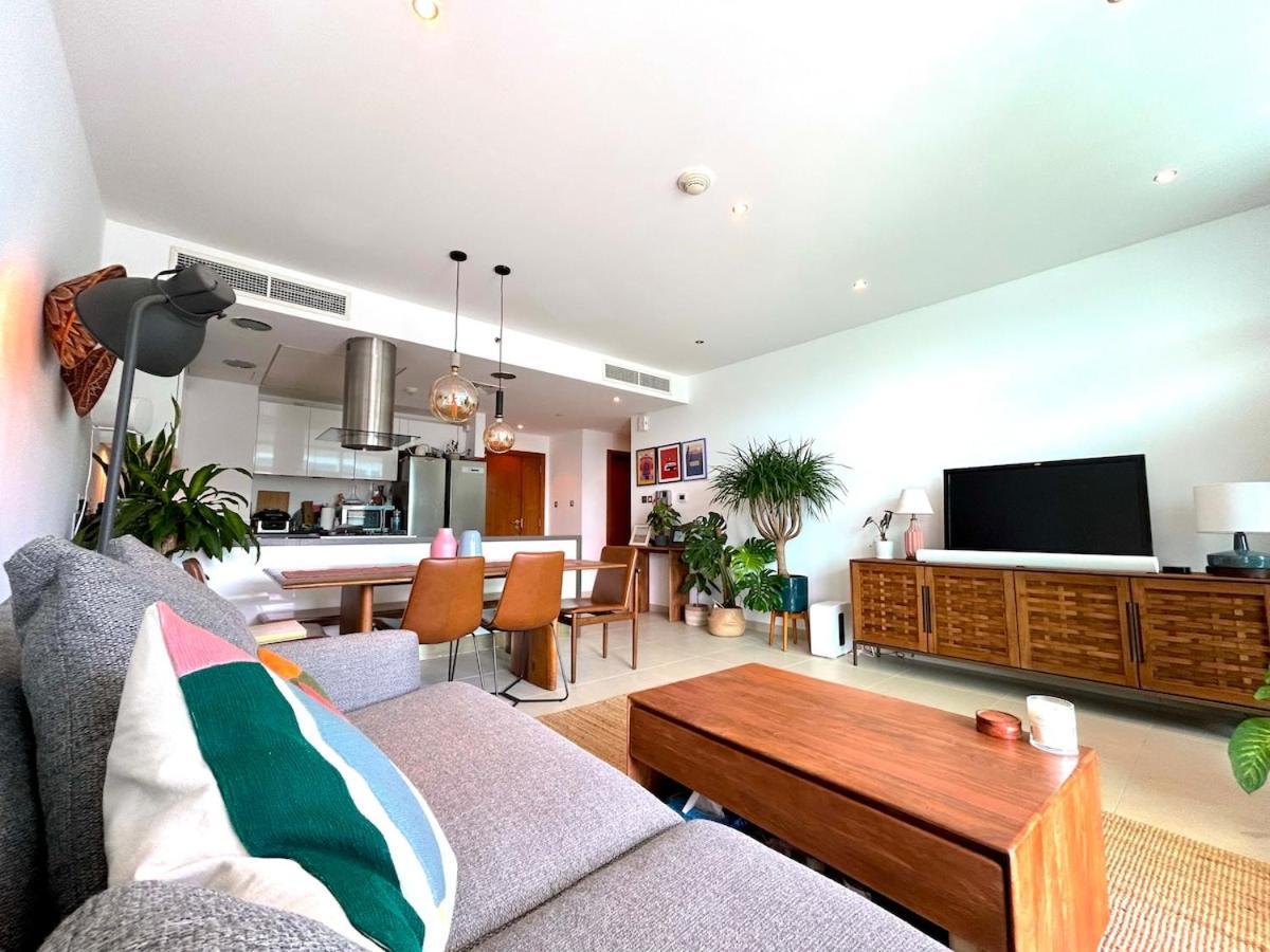 2br With Breathtaking Sea View Yas Proximity *
