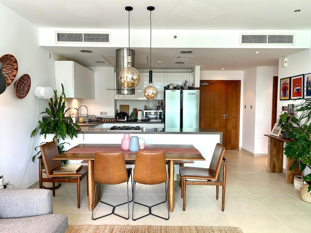 2br With Breathtaking Sea View Yas Proximity Apartment